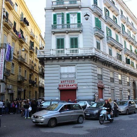 B&B Resta Cu Mme Nápoles Exterior foto