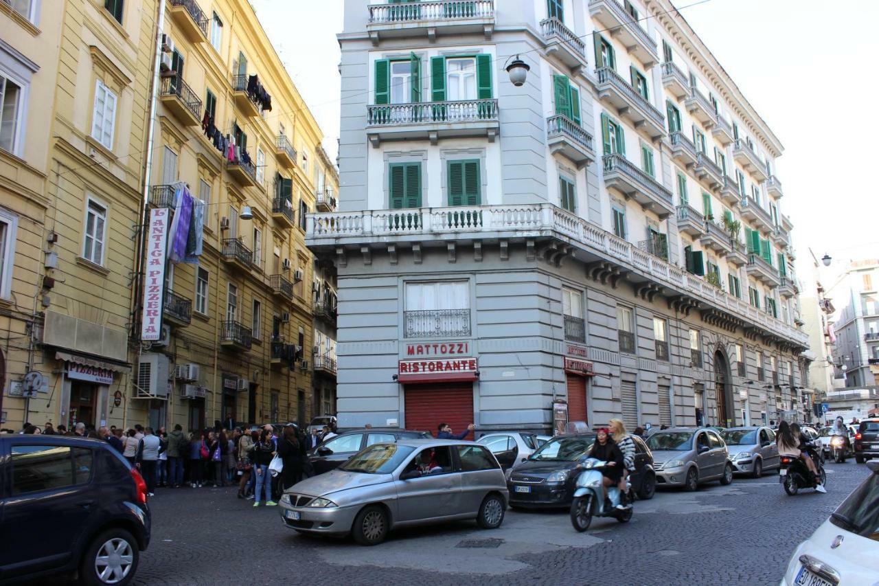 B&B Resta Cu Mme Nápoles Exterior foto